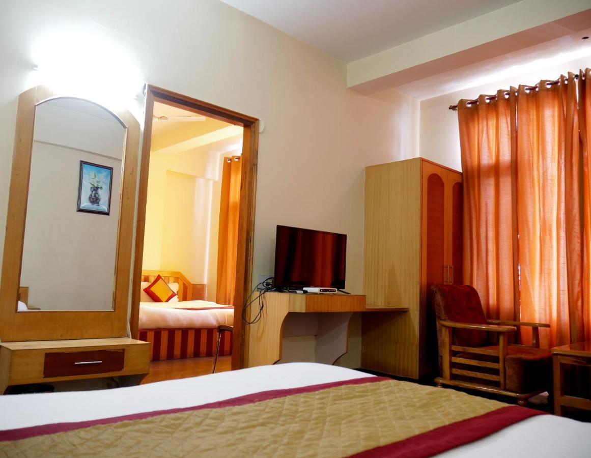 New Ambika International Mall Road Hotel Manāli Esterno foto