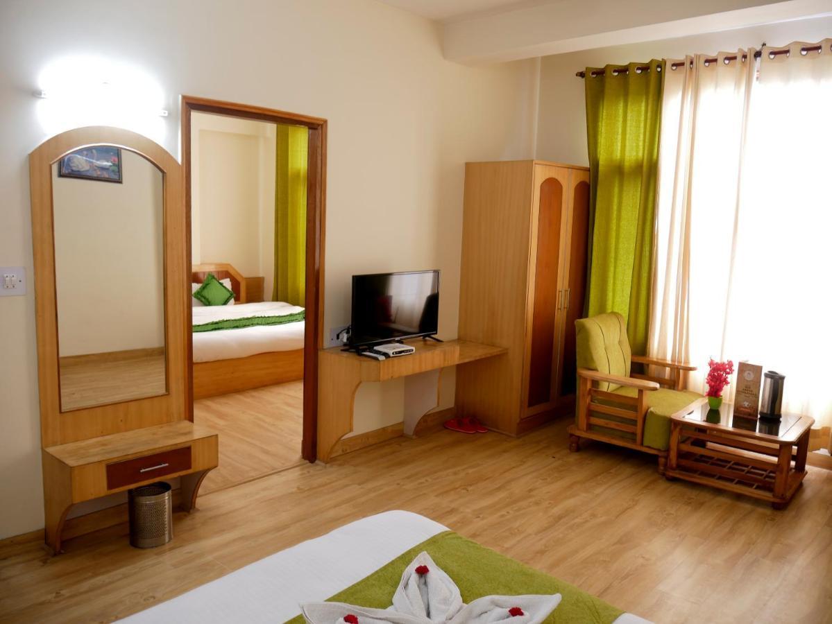 New Ambika International Mall Road Hotel Manāli Esterno foto