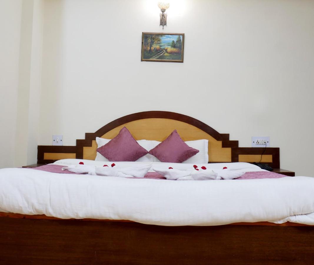 New Ambika International Mall Road Hotel Manāli Esterno foto