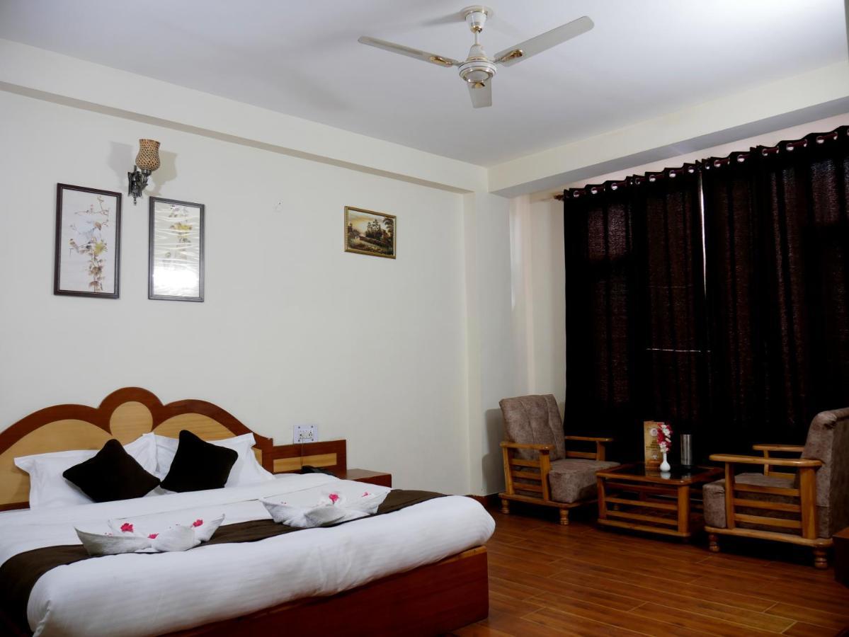 New Ambika International Mall Road Hotel Manāli Esterno foto