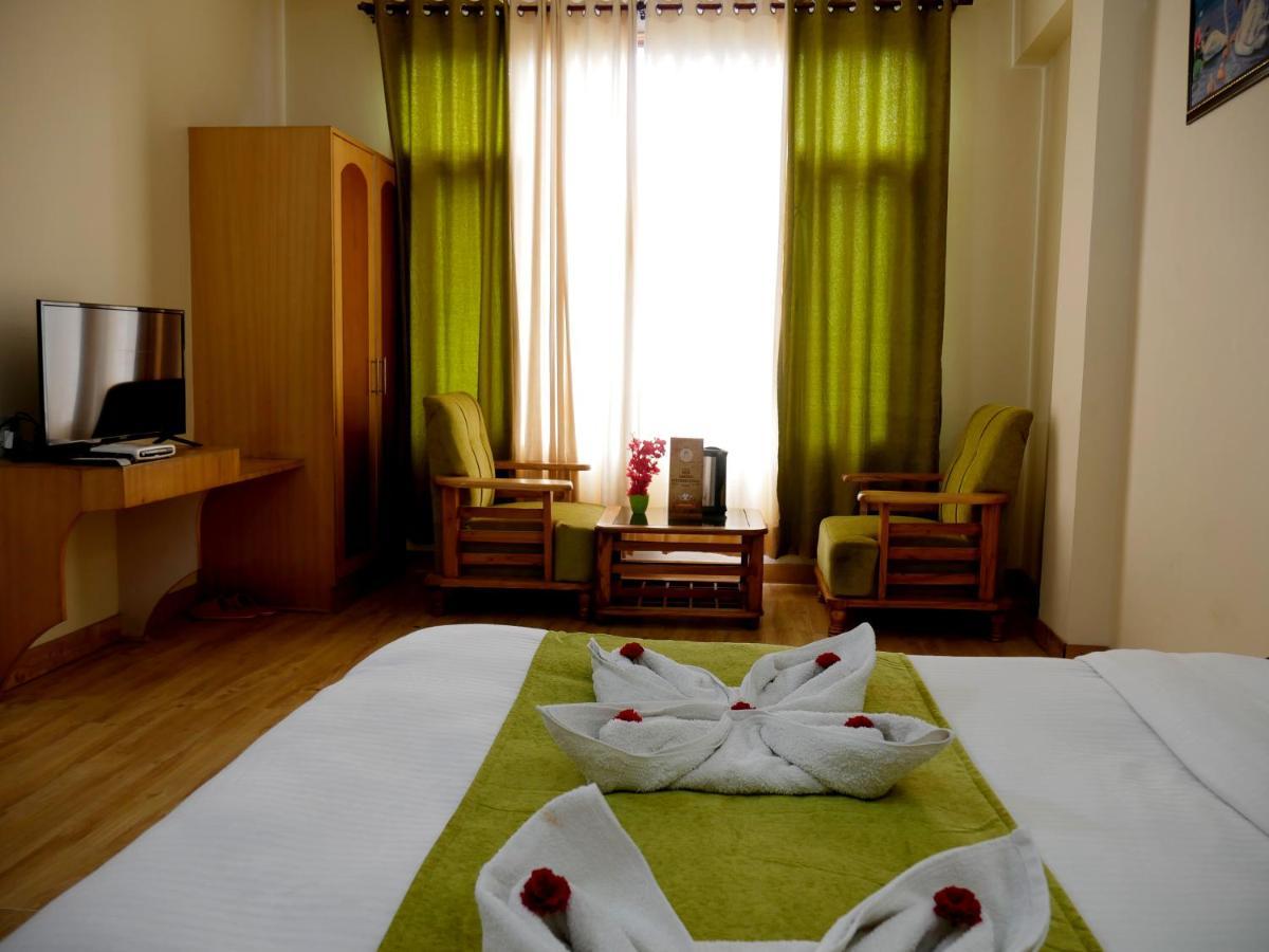 New Ambika International Mall Road Hotel Manāli Esterno foto