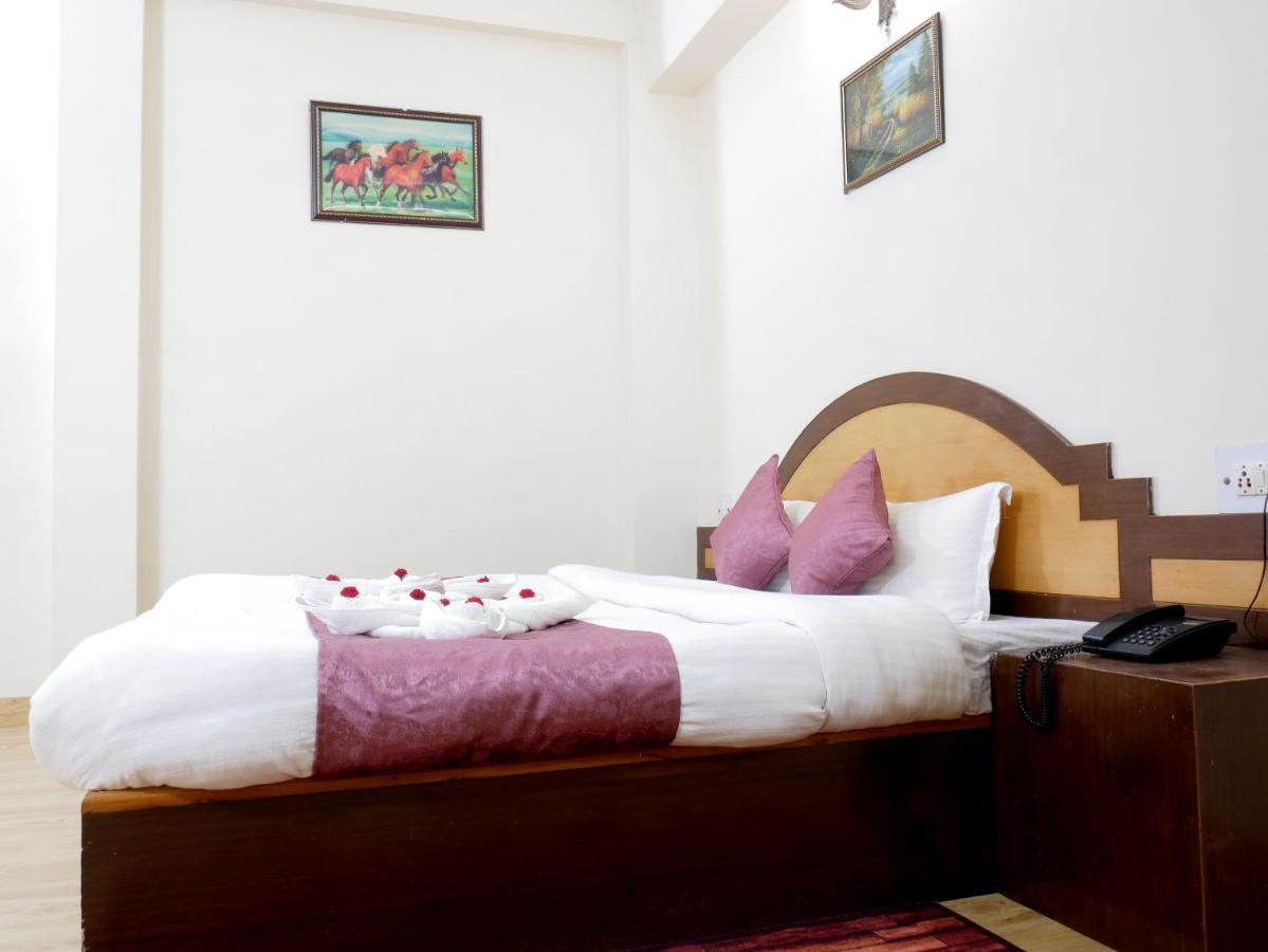 New Ambika International Mall Road Hotel Manāli Esterno foto