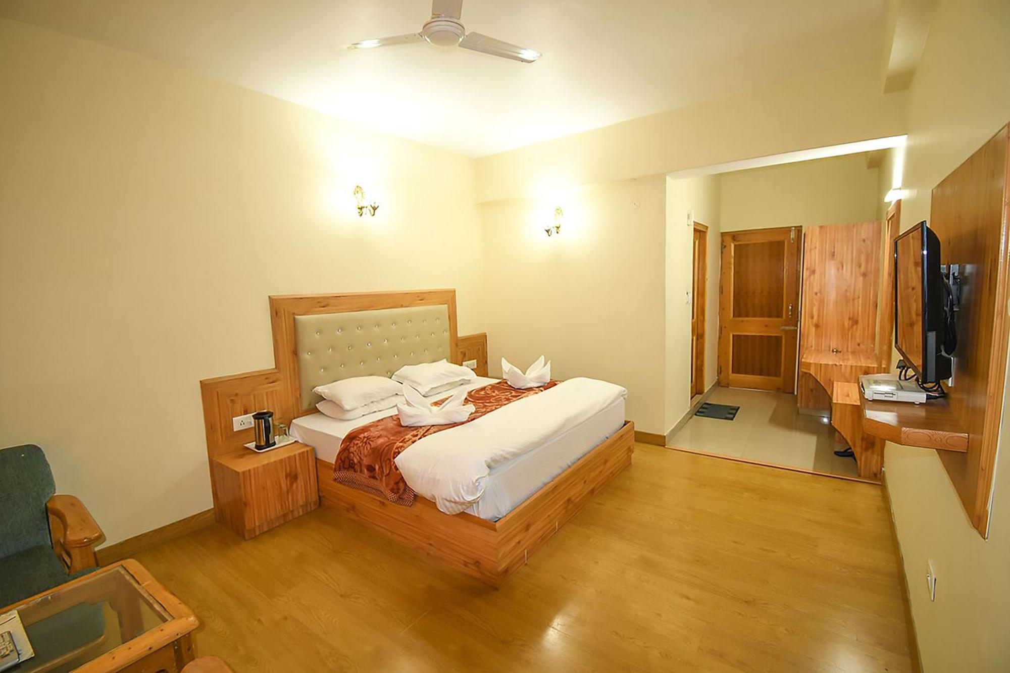 New Ambika International Mall Road Hotel Manāli Esterno foto