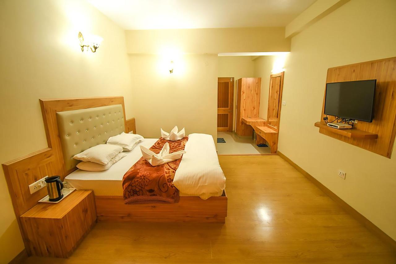 New Ambika International Mall Road Hotel Manāli Esterno foto