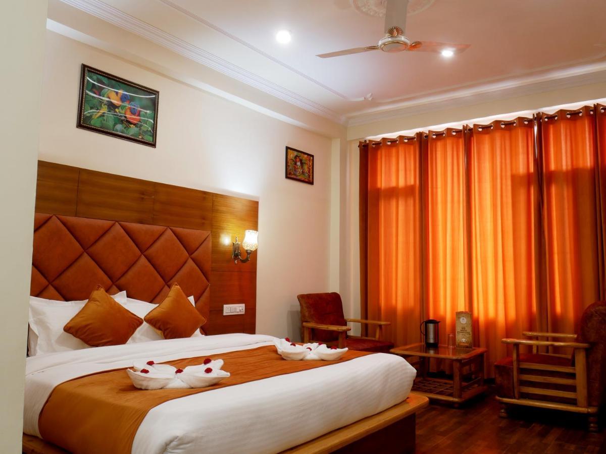 New Ambika International Mall Road Hotel Manāli Esterno foto