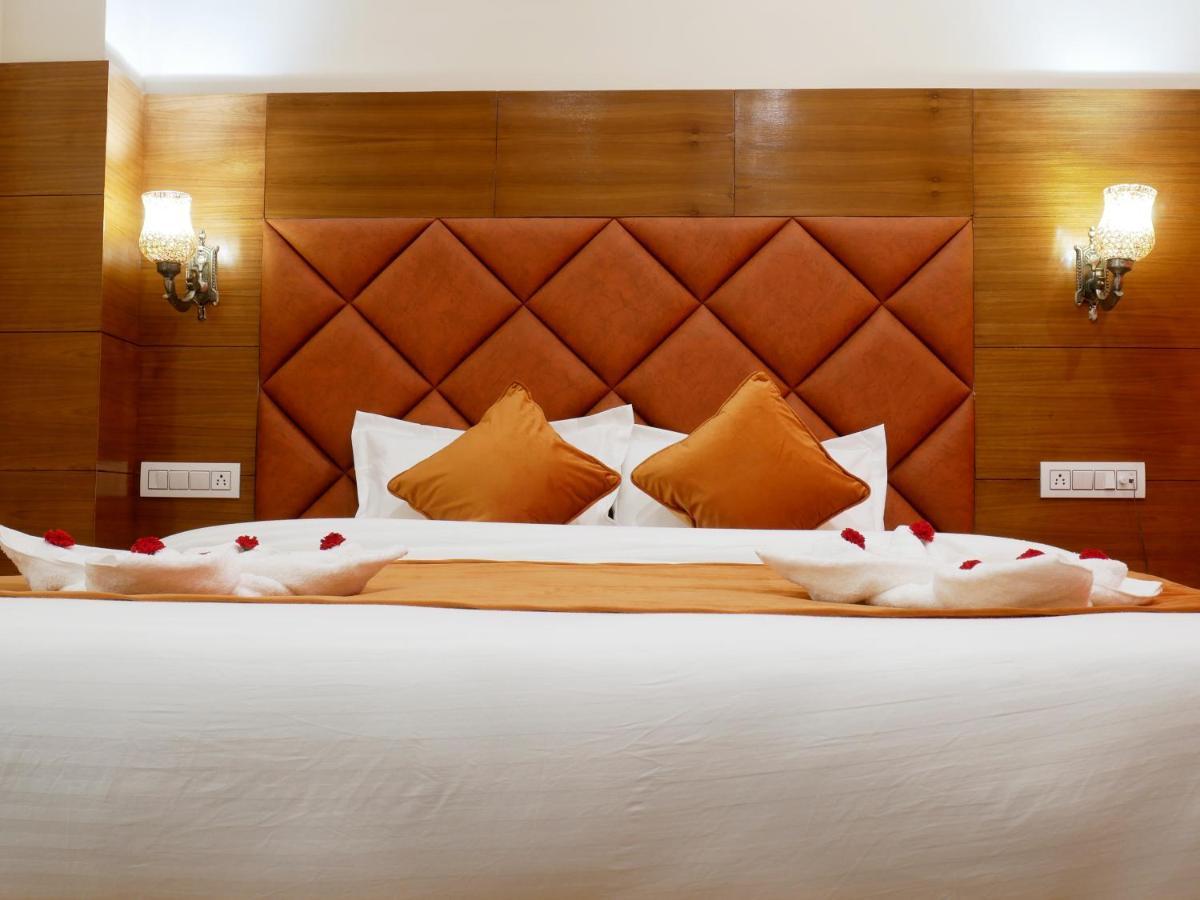 New Ambika International Mall Road Hotel Manāli Esterno foto