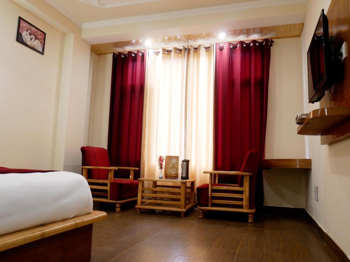 New Ambika International Mall Road Hotel Manāli Esterno foto