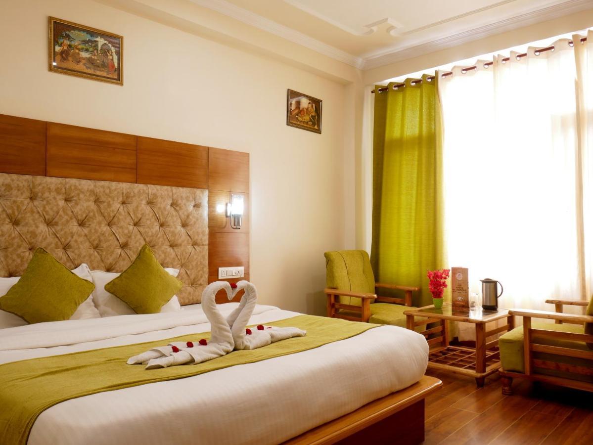 New Ambika International Mall Road Hotel Manāli Esterno foto