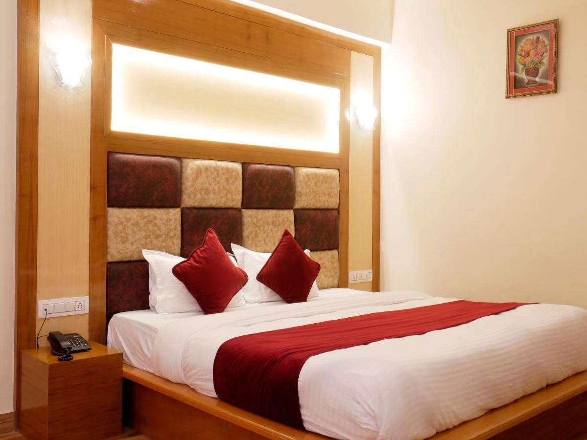 New Ambika International Mall Road Hotel Manāli Esterno foto